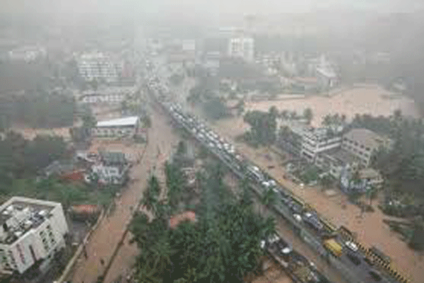 कर्नाटक: मूसलाधार बारिश से जनजीवन अस्त व्यस्त, नौ लोगों की मौत, मुख्यमंत्री का बाढ़ प्रभावित क्षेत्रों का दौरा