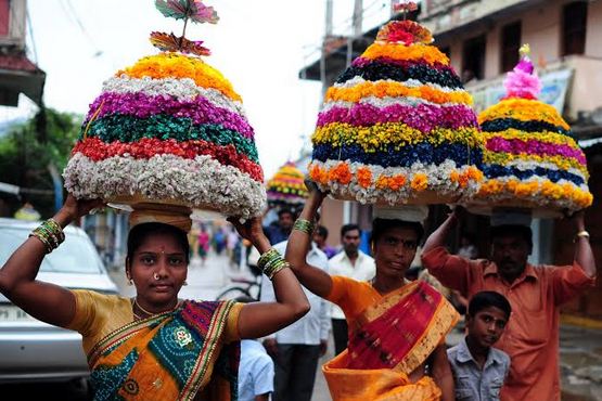 ‘बतुकम्मा’ पर विशेष : तेलंगाना का प्रसिद्ध लोक महोत्सव, इतिहास, परंपरा और महत्व