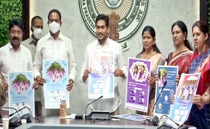 आंध्र प्रदेश में एक और क्रांतिकारी कार्यक्रम का आगाज, 10 लाख छात्राओं में निशुल्क सैनिटरी नैपकिन वितरित