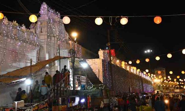 तेलंगाना और आंध्र प्रदेश में महाशिवरात्रि भक्तिभाव से जारी, शिव मंदिरों में श्रद्धालुओं की भीड़