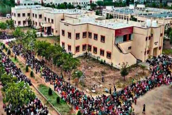 वार्ता विफल, सातवें दिन बासरा ट्रिपल आईटी में छात्रों का आंदोलन जारी, छुट्टी देने पर सरकार का गंभीर विचार