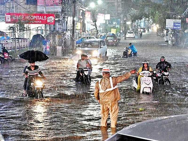 Heavy Rain: तेलंगाना के पांच जिलों में रेड अलर्ट, जानिए बाकी जिलों का मौसम हाल