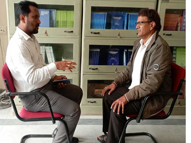 ‘तेलंगाना आंदोलन में पत्रकारों की भूमिका’ विषय पर PhD करने वाले डॉ याकेश जी के साथ ‘तेलंगाना समाचार’ का साक्षात्कार