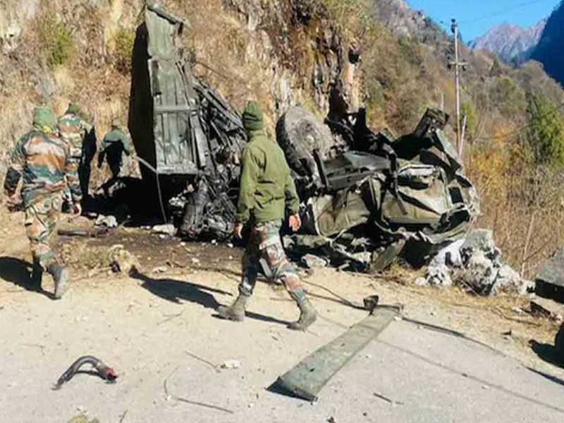 Road Accident: उत्तरी सिक्किम में मिलिट्री ट्रक दुर्घटनाग्रस्त, 16 जवानों की दर्दनाक मौत, राजनाथ सिंह ने जताया दुख (T)