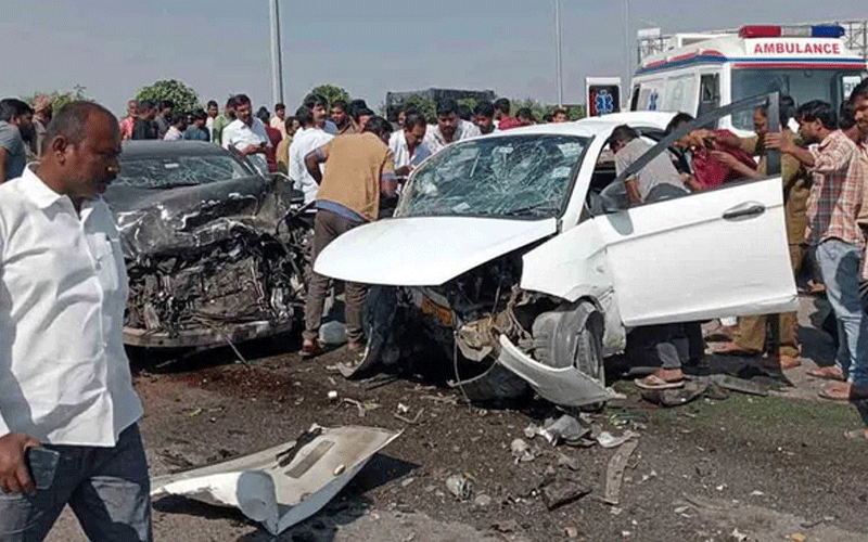 #RoadAccident: तेलंगाना में भीषण सड़क हादसों तीन की मौत, नौ घायल