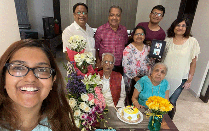प्रमुख समाज सेवी रतनलाल जाजू जी ने मनाया 102 वां जन्म दिवस, बधाई संदेश व आशीर्वाद लेने वालों का तांता