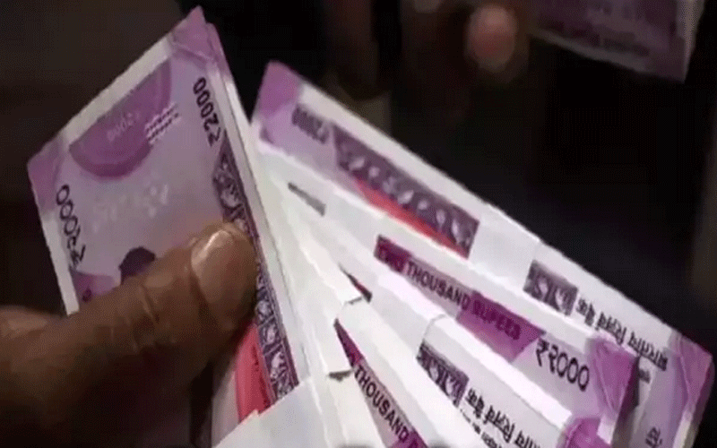 दो हजार रुपये नोट बदलने के लिए दिशा-निर्देश, फिर भी काला बाजार में काला धन, ऐसे बदल रहे हैं लोग