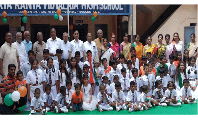 Independence Day 2023: आर्य कन्या विद्यालय हाई स्कूल में हर्षोल्लास के साथ मनाया गया स्वाधीनता दिवस
