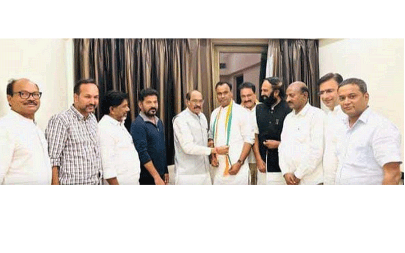 कोमाटिरेड्डी राजगोपाल रेड्डी फिर से कांग्रेस पार्टी में शामिल, आने वाले सूची में उनके नाम रहने की है पूरी संभावना