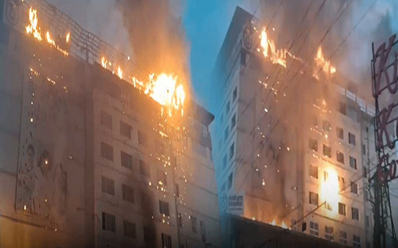अंकूर अस्पताल में भीषण आग, बिल्डिंग मालिक ने मौके पर मौजूद मीडिया कर्मी पर किया हमला