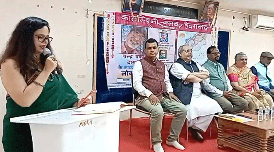 कादम्बिनी क्लब हैदराबाद की ओर से डेली हिंदी मिलाप के दिवंगत संपादक विनय वीर जी को डॉ आशा मिश्रा ‘मुक्ता’ का श्रद्धांजलि वक्तव्य