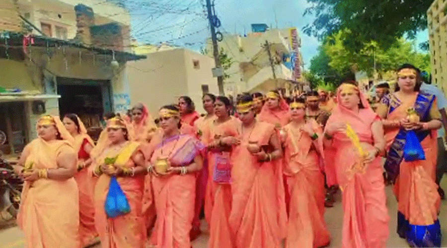 बिहार महिला एसोसिएशन: सावन के शुभ अवसर निकाली कलश यात्रा, हर हर महादेव के नारों से गूंजा परिसर  