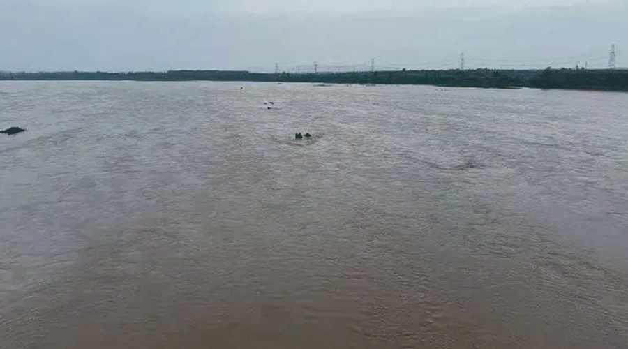 गोदावरी नदी का उग्र रूप, पहली चेतावनी जारी, प्रभावित लोगों को राहत केंद्रों में जाने की सलाह