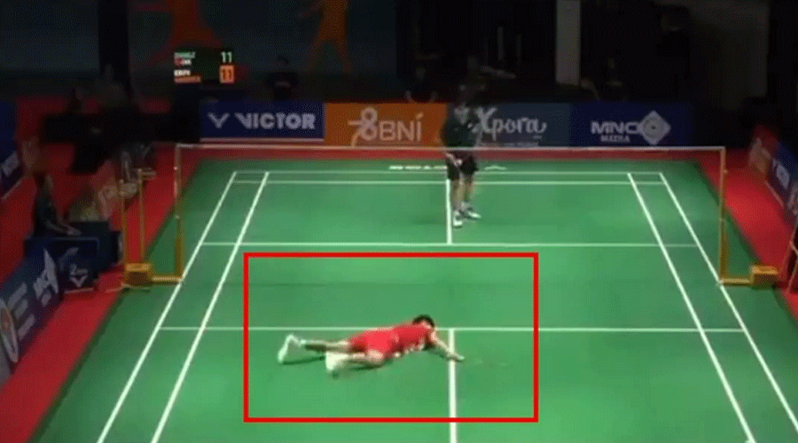 SAD NEWS: खेल के मैदान में बैडमिंटन खिलाड़ी झांग झिजी की हार्ट अटैक से मौत (वीडियो)