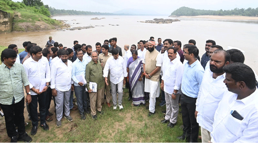 … సాగునీటి కాలువలను పూర్తి చేసి సస్యశ్యామలం చేస్తాం: ఉత్తమ్ కుమార్ రెడ్డి