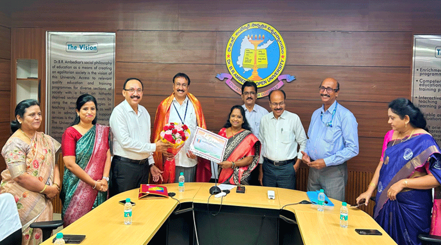 BRAOU FELICITATED TO MERITORIOUS TEACHER AWARDEE PROF VADDANAM SRINIVAS