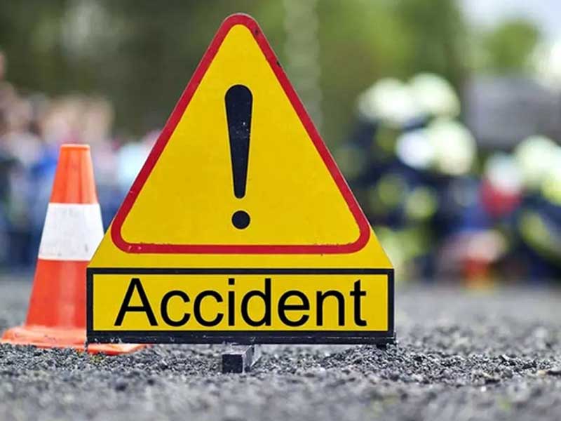 Road Accident: दर्गा के पास बैठे लोगों को तेज रफ्तार डीसीएम ने कुचला, तीन की मौके पर मौत