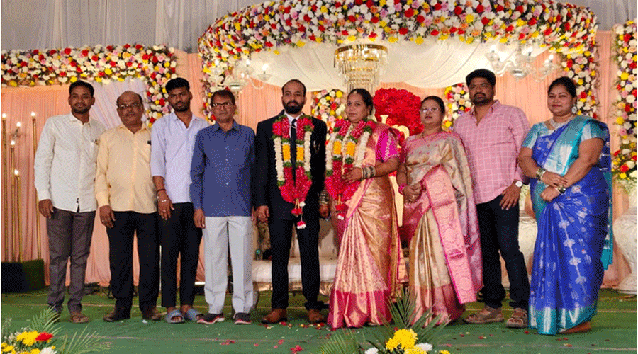 आदर्श दंपत्ति और समाजसेवी के घर में बजा शादी का बाजा, परिजन व इस्ट मित्रों ने दिया आशीर्वाद