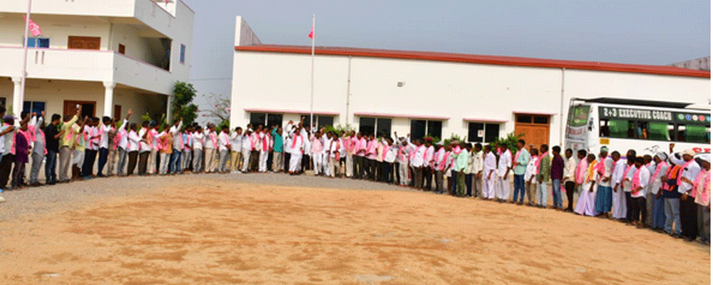 వరంగల్ లో బి ఆర్ ఎస్ రజతోత్సవ సభ, కె.సి.ఆర్ పిలుపుకు వెలువల్ల తరలిన వనపర్తి బిఆర్ఎస్ శ్రేణులు