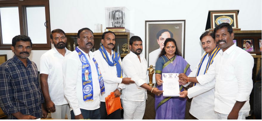 ఢిల్లీ పాలకులు దిగివచ్చేలా రైల్ రోకో, భీం ఆర్మీ మద్దతు