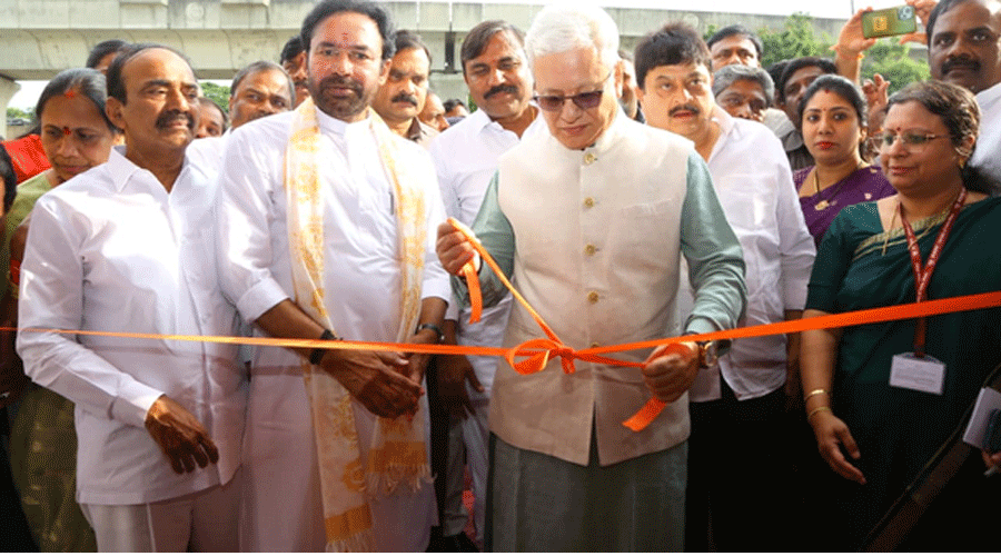 తెలంగాణ గవర్నర్ తో కలిసి తెలంగాణ విముక్తి దినోత్స ఫోటో ఎగ్జిబిషన్ ను ప్రారంభించిన కేంద్రమంత్రి కిషన్ రెడ్డి