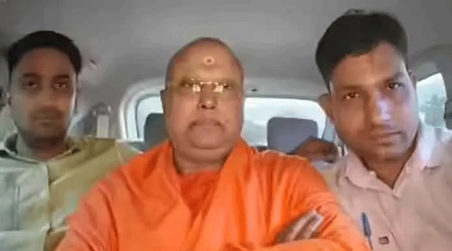 यौन उत्पीड़न मामले में स्वामी चैतन्यानंद सरस्वती गिरफ्तार, यह है केस