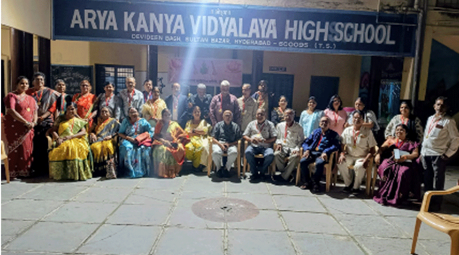 वीणा वादिनी साहित्यिक समिति ने हर्षोल्लास के साथ मनाया अंताक्षरी, इन साहित्य प्रेमियों ने लिया भाग