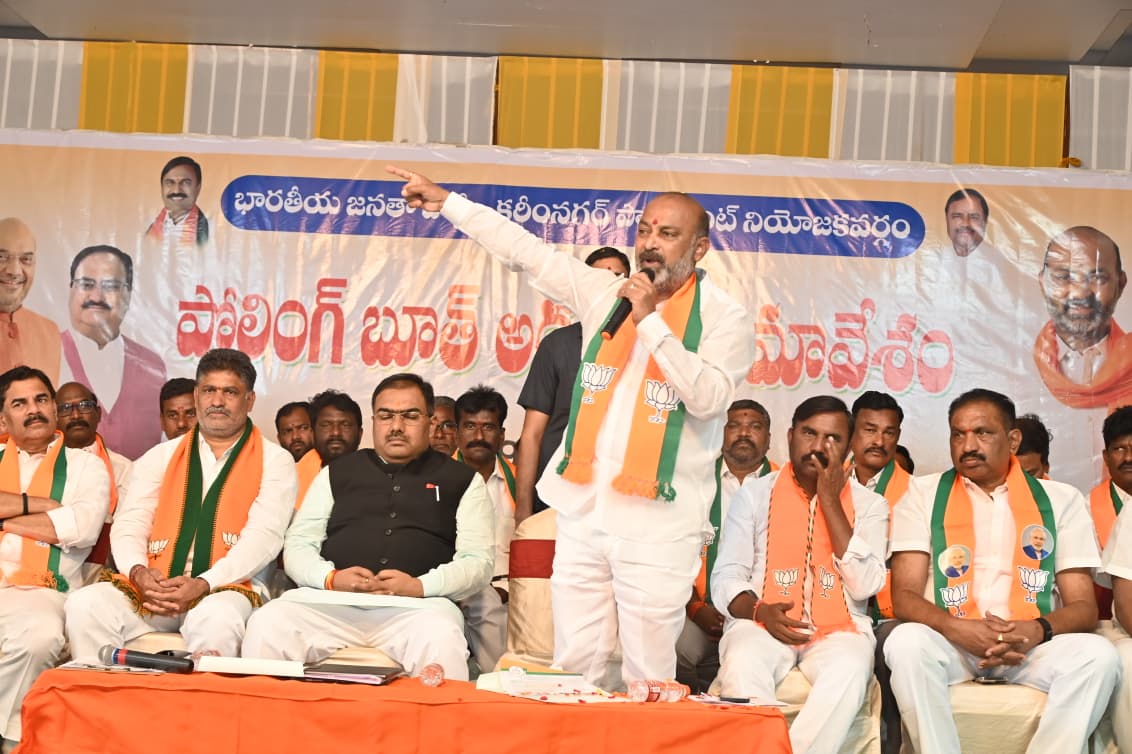 “బండి సంజయ్ నోటి నుండి హిందుత్వం ఆగిపోతే శ్వాస ఆగిపోయినట్లే”