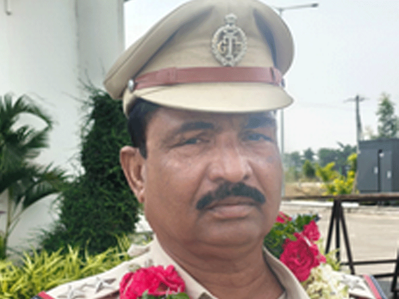 सब-इंस्पेटकर ने सरपंच चुनाव लड़ने के लिए नौकरी से दिया इस्तीफा, ఉద్యోగానికి రాజీనామా చేసిన ఎస్ఐ