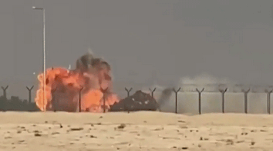 दुबई एयर शो में लड़ाकू विमान तेजस क्रैश, पायलट की मौत Tejas Fighter Jet Crashes