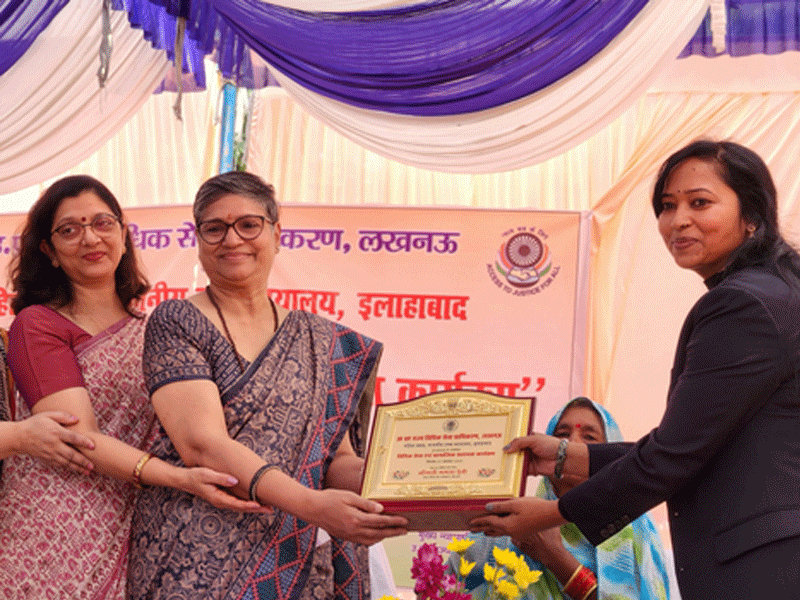 Congratulations : पीएलवी ममता दिवाकर को ‘श्रेष्ठ पराविधिक स्वयं सेवक’ शील्ड देकर सम्मानित