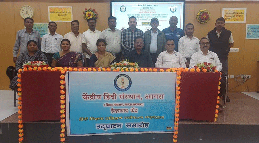 इन हिंदी अध्यापकों के प्रशिक्षण के लिए नवीनकरण पाठ्यक्रम, अध्यक्ष और मुख्य अतिथि ने दिया यह सुझाव