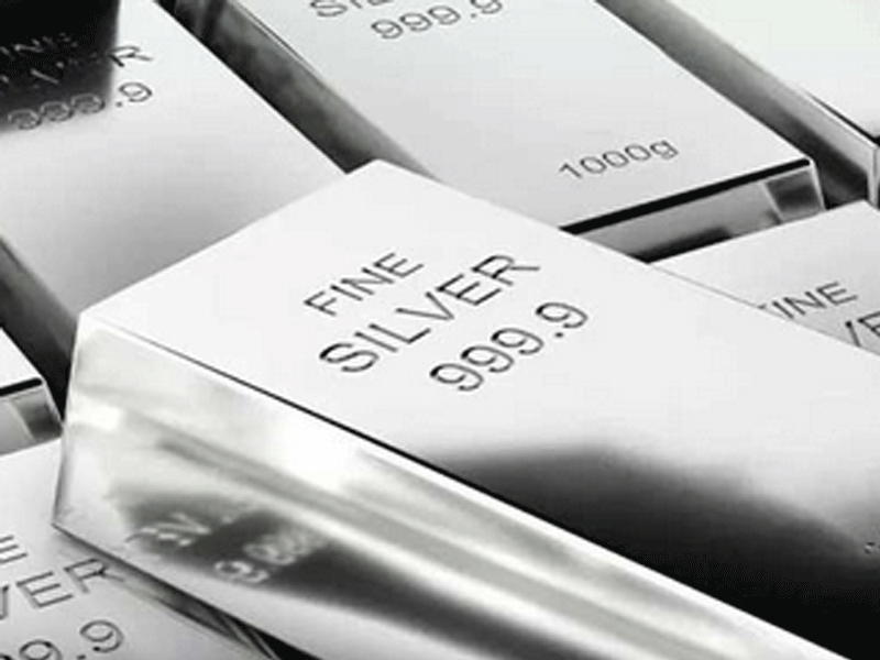 सोने का मुकाबला कर रही है चांदी, एक दिन में 10 हज़ार रुपये की बढ़ोतरी, जानें नये दाम వెండి ఒక్క రోజే రూ.10 వేలు పెరుగుదల