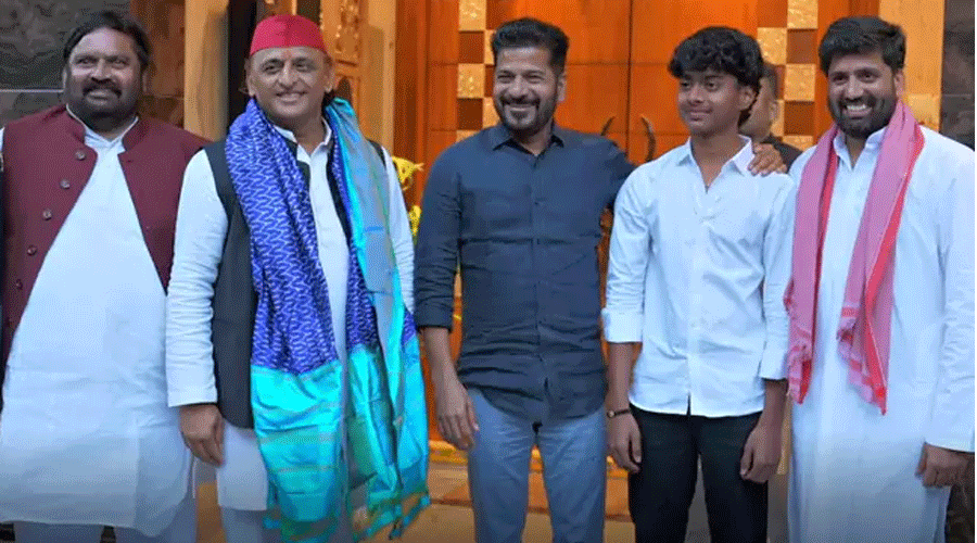 సీఎం రేవంత్ రెడ్డితో ఉత్తరప్రదేశ్ మాజీ సీఎం అఖిలేష్ యాదవ్ భేటీ, వారు ఏమన్నారంటే…