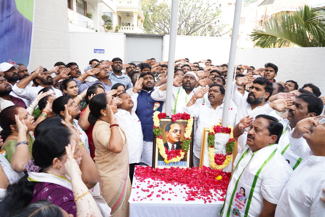 గణతంత్ర దినోత్సవం: జాతీయ జెండా ఎగురవేసిన అధ్యక్షురాలు కల్వకుంట్ల కవిత