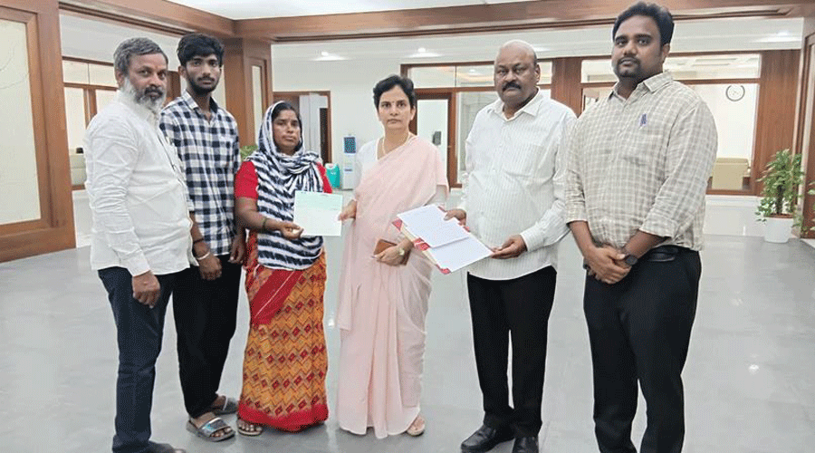 గల్ఫ్ మృతదేహం తరలింపు ఖర్చు భరించిన తెలంగాణ ప్రభుత్వం