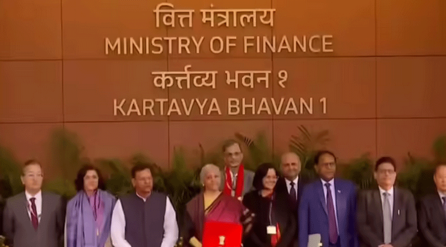 11 बजे पेश होगा केंद्रीय बजट, वित्त मंत्री निर्मला सीतारम करेगी रिकॉर्ड स्थापित ఆర్థిక సంవత్సరానికి బడ్జెట్ 2026-27