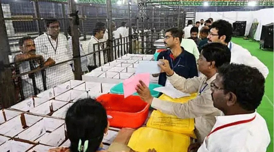 तेलंगाना में नगर निगम चुनाव की गिनती जारी, 12,404 उम्मीदवारों का होगा फैसला మున్సిపల్ ఎన్నికల కౌంటింగ్ ప్రారంభం