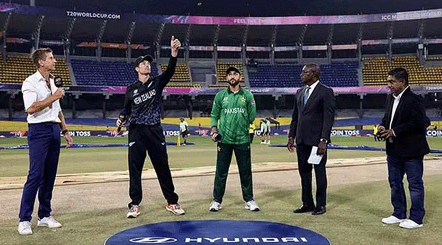 T20 World Cup 2026 : सुपर-8 के पहले मैच में पाकिस्तान ने जीता टॉस, बारिश के कारण रुकावट టాస్ గెలిచి బ్యాటింగ్ ఎంచుకున్న పాకిస్థాన్