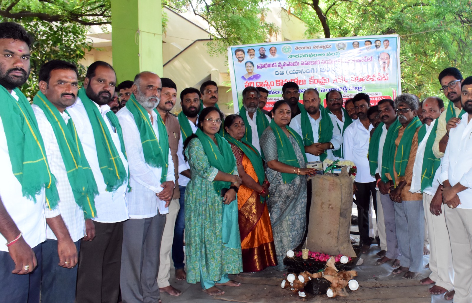 ప్రియమైన రైతులారా! ప్రైవేట్ మిల్లర్ల దగ్గరకు వెళ్ళి మోసపోకండి, టీజిఐఐసి చైర్ పర్సన్ నిర్మలా జగ్గారెడ్డి సూచన