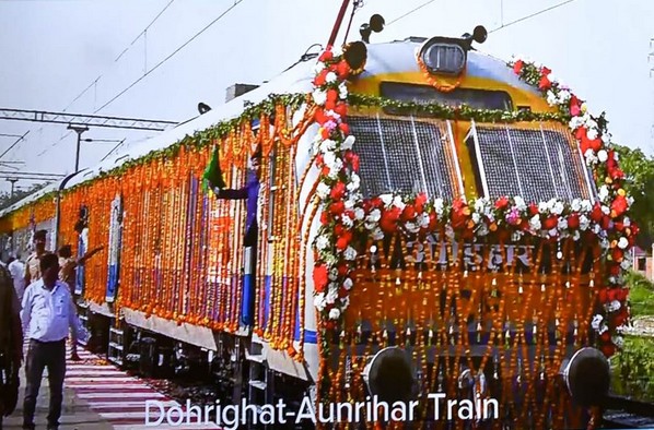 दोहरीघाट-मऊ-औड़िहार के लिए यात्री ट्रेन, केंद्रीय मंत्री ने दिखाई हरी झंडी, यह है खास सुविधा, रुकेंगी यहां और वहां…