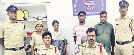 पतियों सावधान! प्रेमी के साथ मिलकर पत्नी ने पति की नसों में हार्पिक और नींद की गोलियां इंजेक्ट करके मार डाला