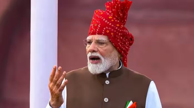 देश में धूमधाम से 80वां स्वतंत्रता दिवस समारोह, प्रधानमंत्री मोदी ने राजघाट पर राष्ट्रपिता महात्मा गांधी को दी श्रद्धांजलि, लाल किले से किया देश को संबोधित