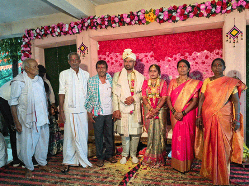 समाजसेवी रमेश और संगीता रागीलवार के पुत्र का विवाह भव्य रूप से संपन्न, परिजन और अन्य ने दिया वधु-वर को आशीर्वाद